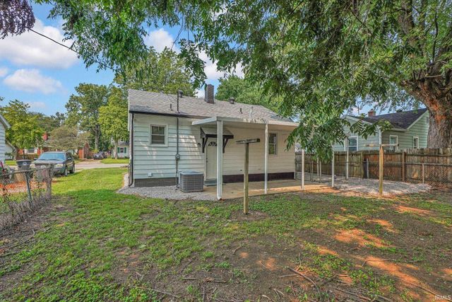 1106 S Boeke Road, Evansville, IN 47714