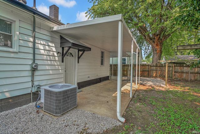 1106 S Boeke Road, Evansville, IN 47714
