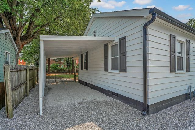 1106 S Boeke Road, Evansville, IN 47714