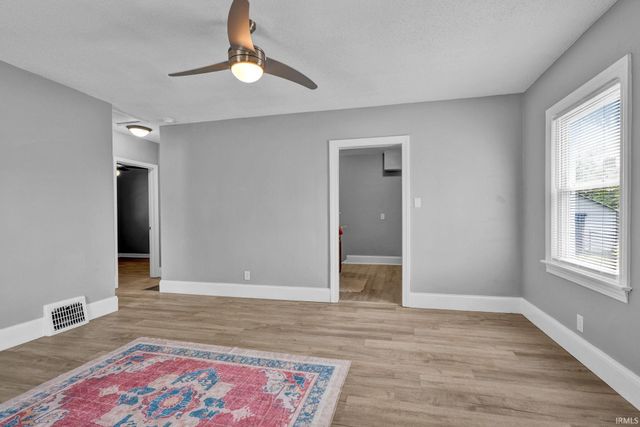 1106 S Boeke Road, Evansville, IN 47714