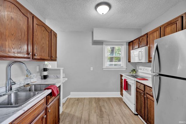1106 S Boeke Road, Evansville, IN 47714