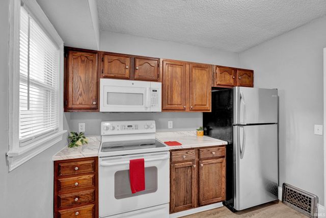 1106 S Boeke Road, Evansville, IN 47714