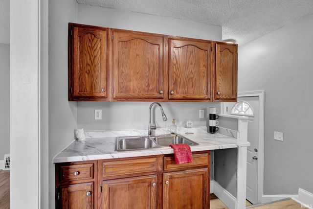 1106 S Boeke Road, Evansville, IN 47714