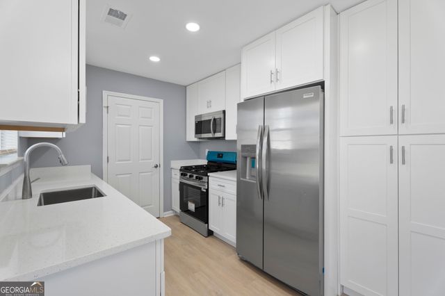 6149 Pembroke Dr, Rex, GA 30273