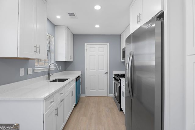 6149 Pembroke Dr, Rex, GA 30273