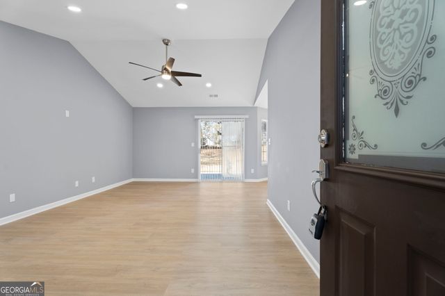 6149 Pembroke Dr, Rex, GA 30273