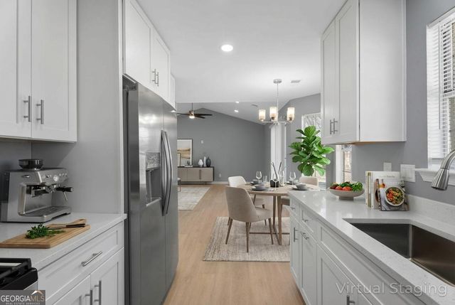 6149 Pembroke Dr, Rex, GA 30273