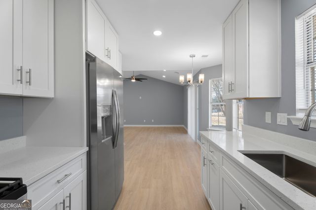 6149 Pembroke Dr, Rex, GA 30273