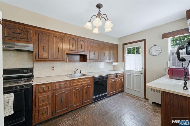 288 Montana Street, Paramus, NJ 07652