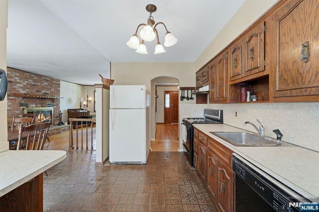 288 Montana Street, Paramus, NJ 07652