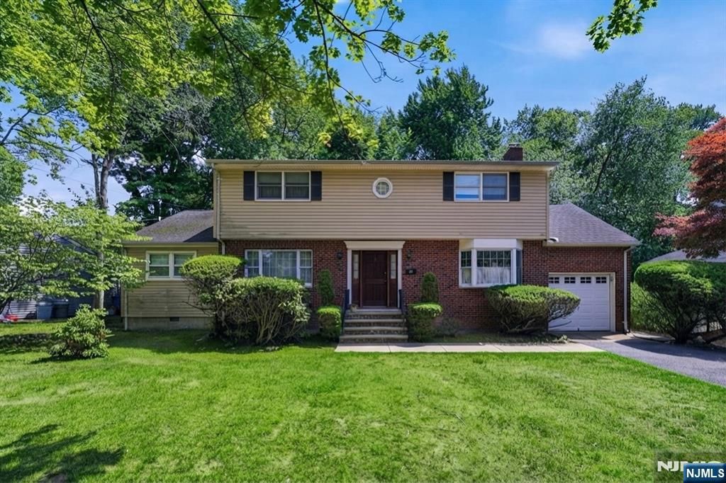 288 Montana Street, Paramus, NJ 07652