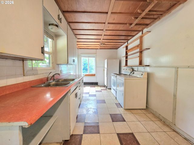 2655 KINCAID St, Eugene, OR 97405
