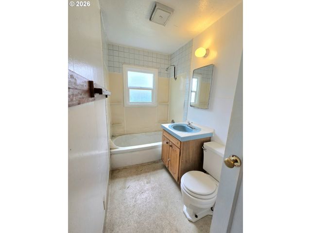 2655 KINCAID St, Eugene, OR 97405
