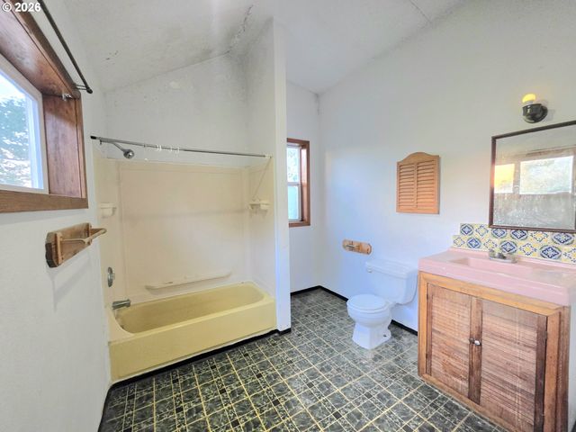 2655 KINCAID St, Eugene, OR 97405