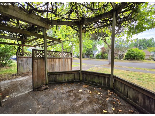 2655 KINCAID St, Eugene, OR 97405