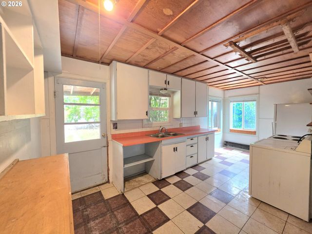 2655 KINCAID St, Eugene, OR 97405