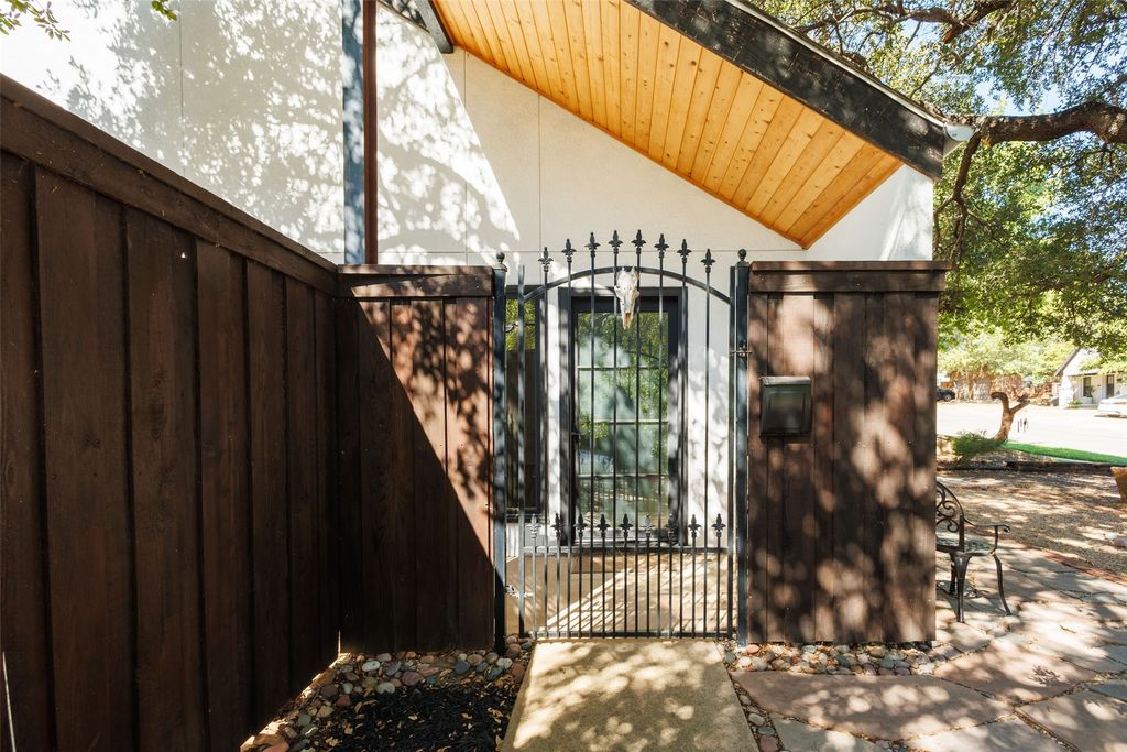 3701 W 5th Street, Fort Worth, TX 76107 — exterior