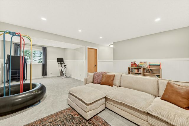 5867 Kingsbury Drive NW, Rochester, MN 55901