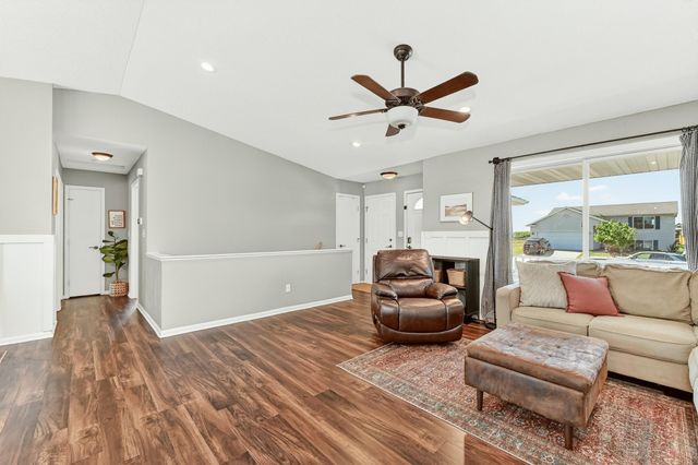 5867 Kingsbury Drive NW, Rochester, MN 55901