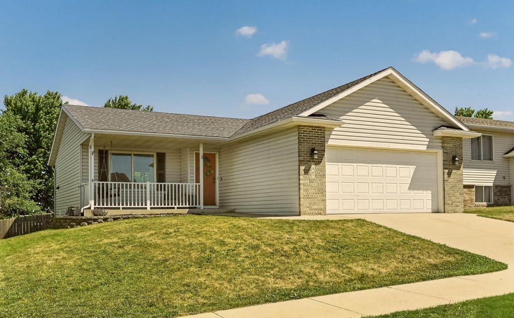 5867 Kingsbury Drive NW, Rochester, MN 55901