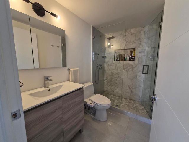 701 Brickell Key Boulevard 2008, Miami, FL 33131