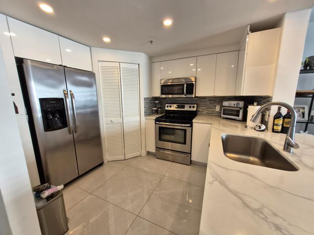 701 Brickell Key Boulevard 2008, Miami, FL 33131