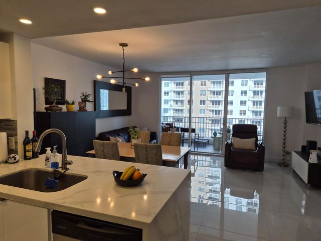 701 Brickell Key Boulevard 2008, Miami, FL 33131