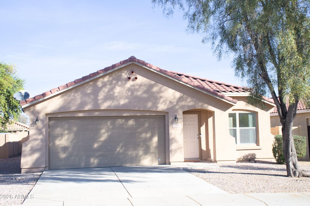2716 W Allens Peak Drive, San Tan Valley, AZ 85144