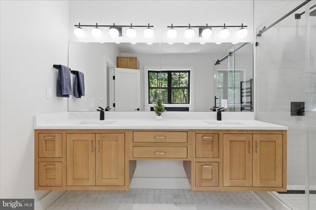 5921 CHESTERBROOK RD, Mclean, VA 22101