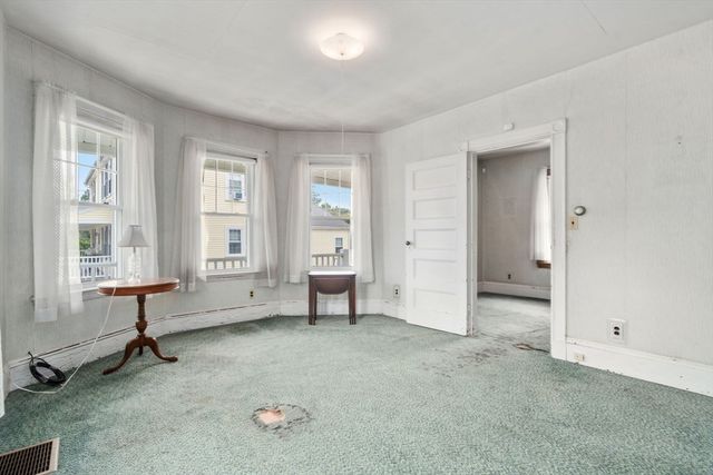 39 Phillips Ave, Norwood, MA 02062