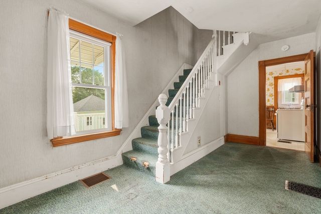 39 Phillips Ave, Norwood, MA 02062