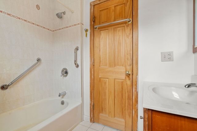 39 Phillips Ave, Norwood, MA 02062
