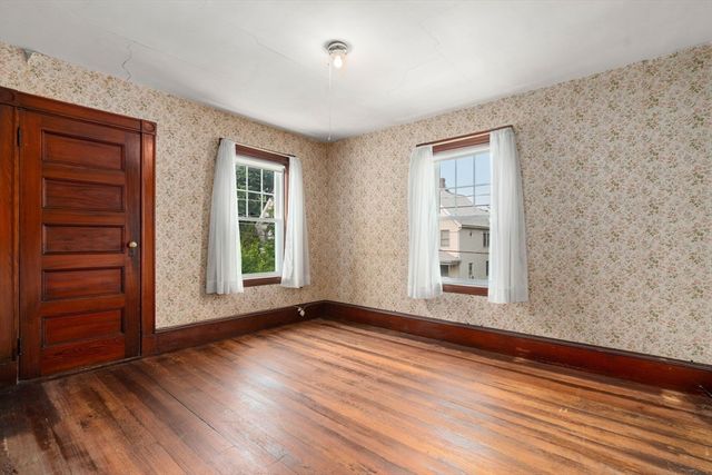 39 Phillips Ave, Norwood, MA 02062