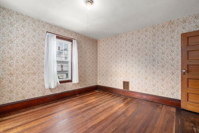 39 Phillips Ave, Norwood, MA 02062