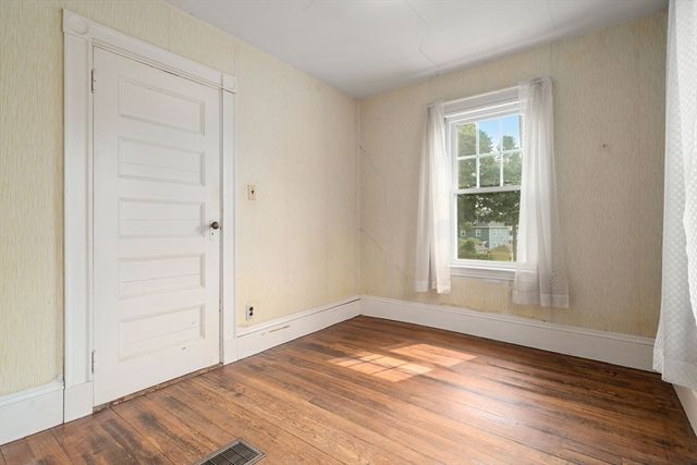 39 Phillips Ave, Norwood, MA 02062