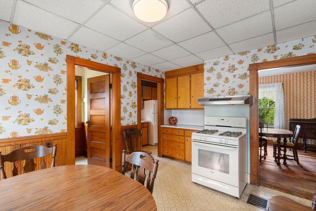39 Phillips Ave, Norwood, MA 02062