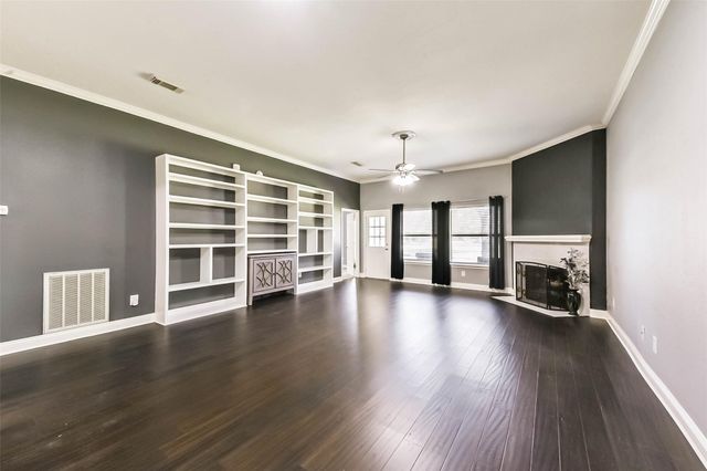 911 Woodfern Glen Lane, Pearland, TX 77584