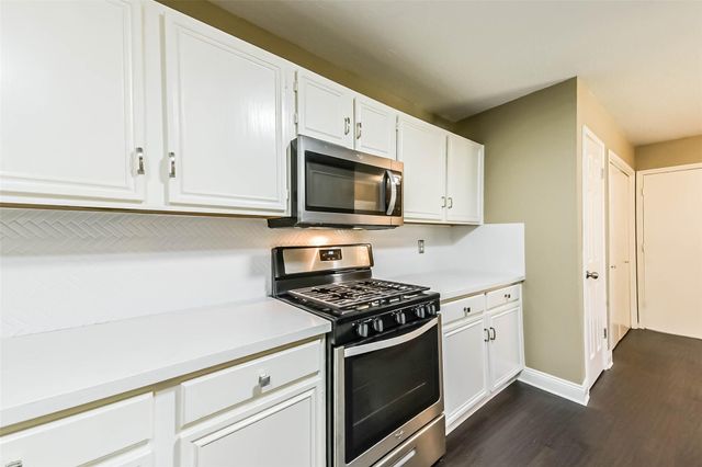 911 Woodfern Glen Lane, Pearland, TX 77584