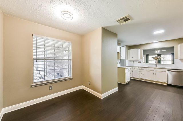 911 Woodfern Glen Lane, Pearland, TX 77584