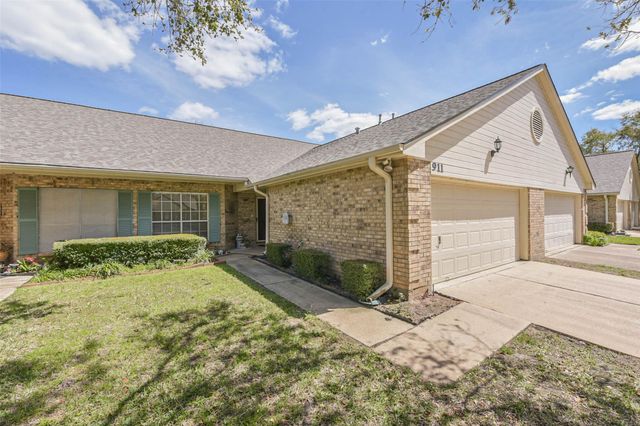 911 Woodfern Glen Lane, Pearland, TX 77584