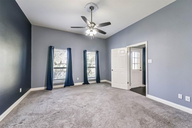 911 Woodfern Glen Lane, Pearland, TX 77584