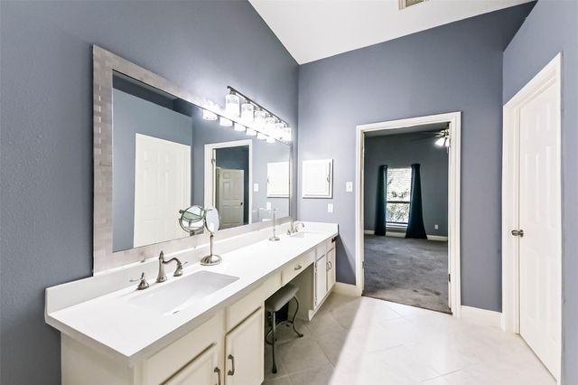 911 Woodfern Glen Lane, Pearland, TX 77584