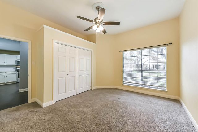 911 Woodfern Glen Lane, Pearland, TX 77584