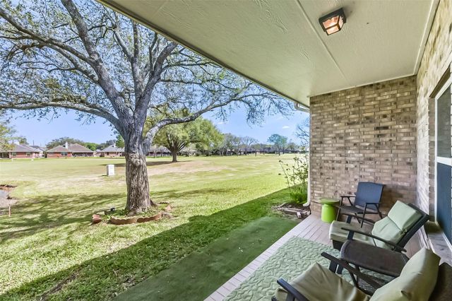 911 Woodfern Glen Lane, Pearland, TX 77584