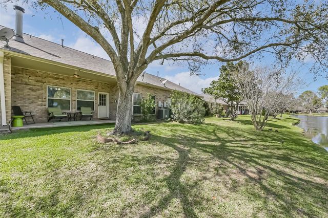 911 Woodfern Glen Lane, Pearland, TX 77584