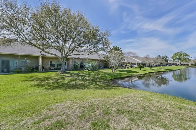 911 Woodfern Glen Lane, Pearland, TX 77584