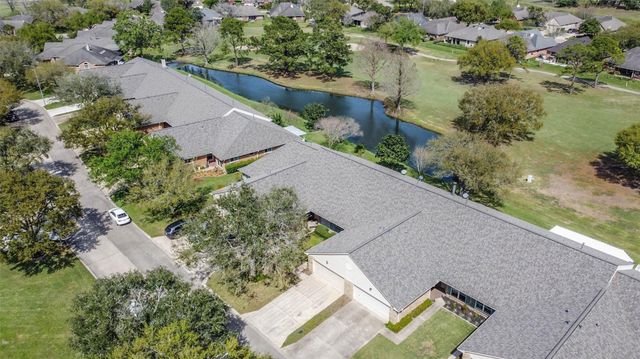 911 Woodfern Glen Lane, Pearland, TX 77584