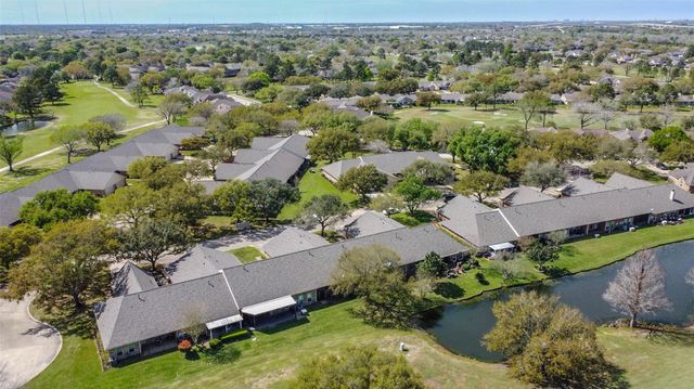 911 Woodfern Glen Lane, Pearland, TX 77584