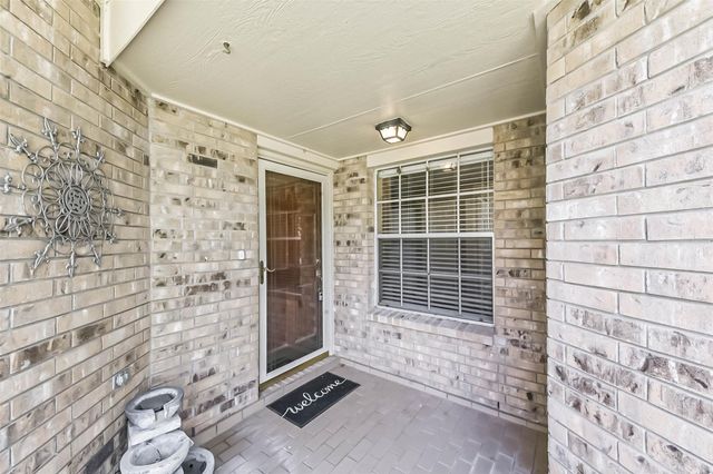 911 Woodfern Glen Lane, Pearland, TX 77584