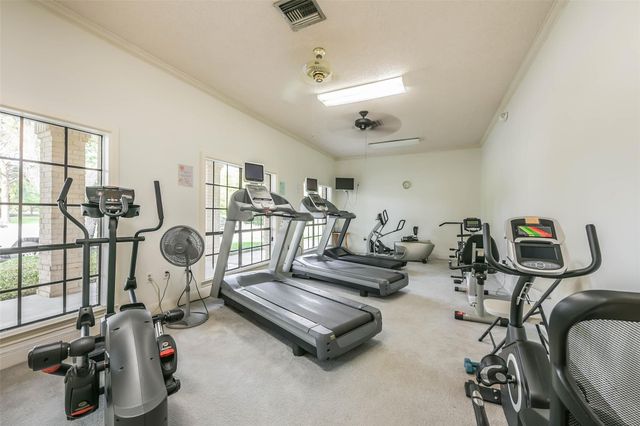 911 Woodfern Glen Lane, Pearland, TX 77584